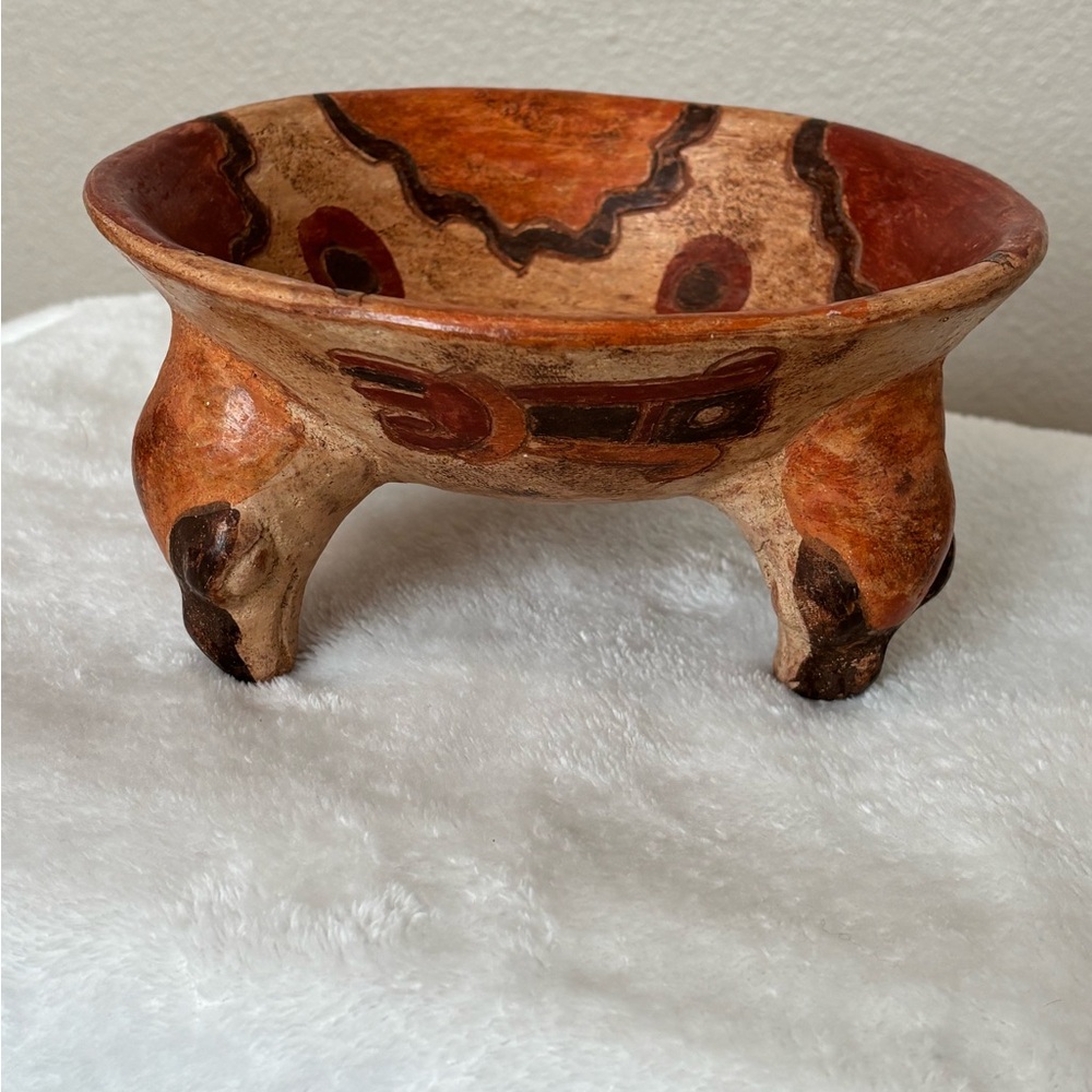 Handcrafted Guatemalan Ceramic Bowl - Picture 2 of 7